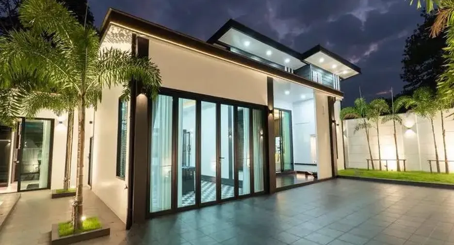 For sale 4 bedrooms villa in East Pattaya, Pattaya