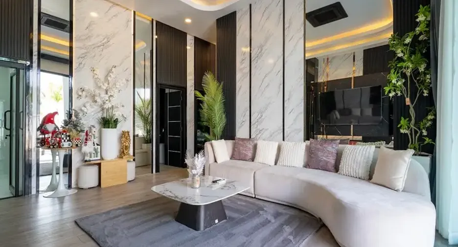 For sale 4 bedrooms villa in East Pattaya, Pattaya