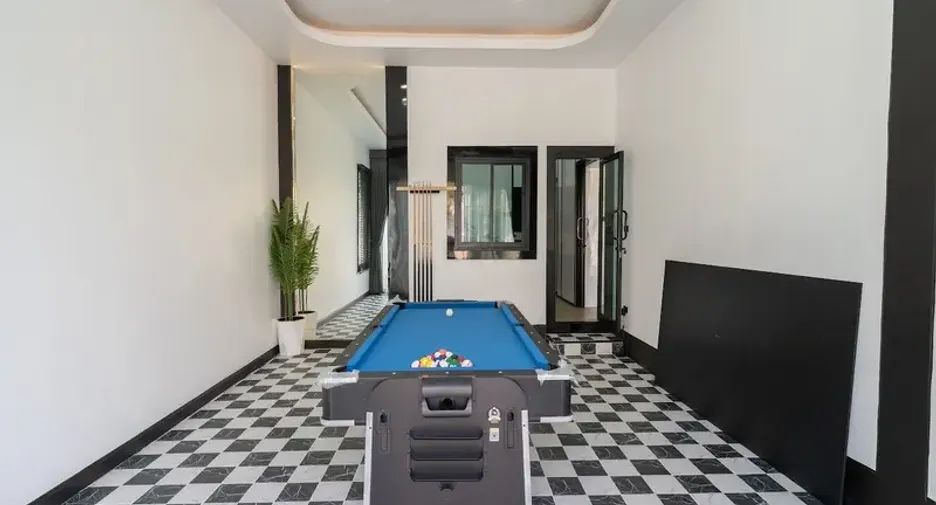 For sale 4 bedrooms villa in East Pattaya, Pattaya
