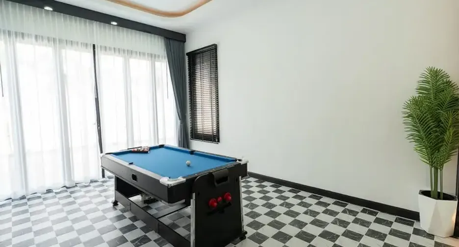 For sale 4 bedrooms villa in East Pattaya, Pattaya