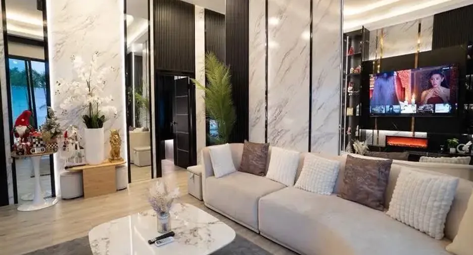 For sale 4 bedrooms villa in East Pattaya, Pattaya