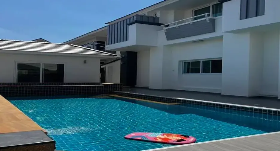 À vendre 5 chambres villa à Bang Lamung, Chonburi
