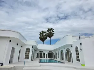For sale 5 bedrooms house in Na Jomtien, Pattaya