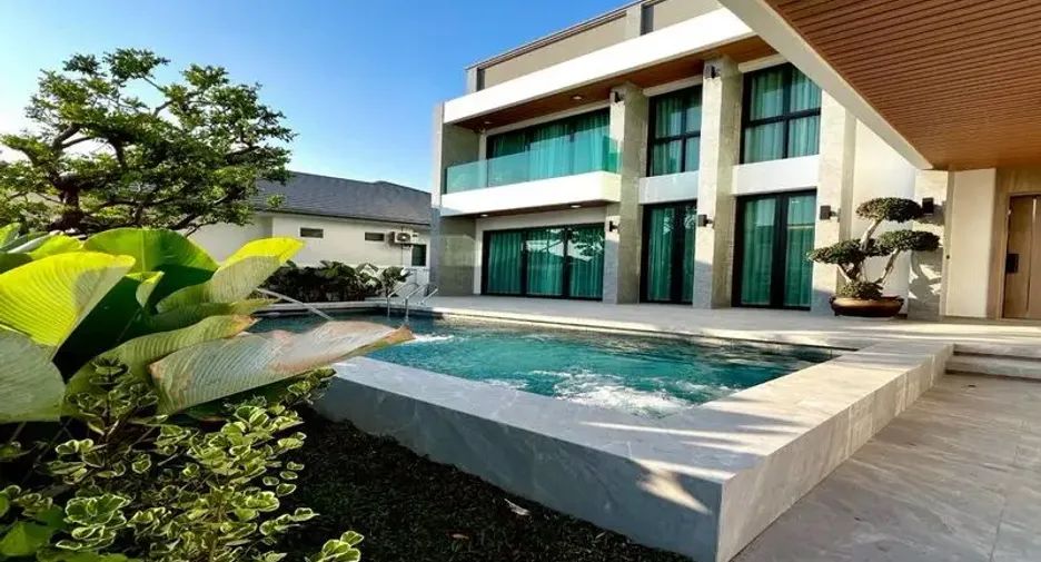 For sale 5 bedrooms villa in East Pattaya, Pattaya
