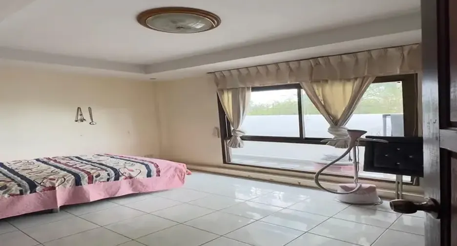 For sale 4 bedrooms villa in East Pattaya, Pattaya