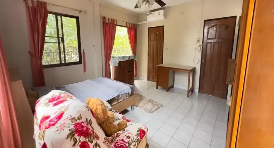 For sale 4 bedrooms villa in East Pattaya, Pattaya