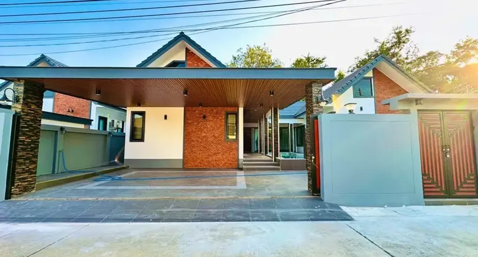 For sale 3 bedrooms villa in Bang Lamung, Chonburi