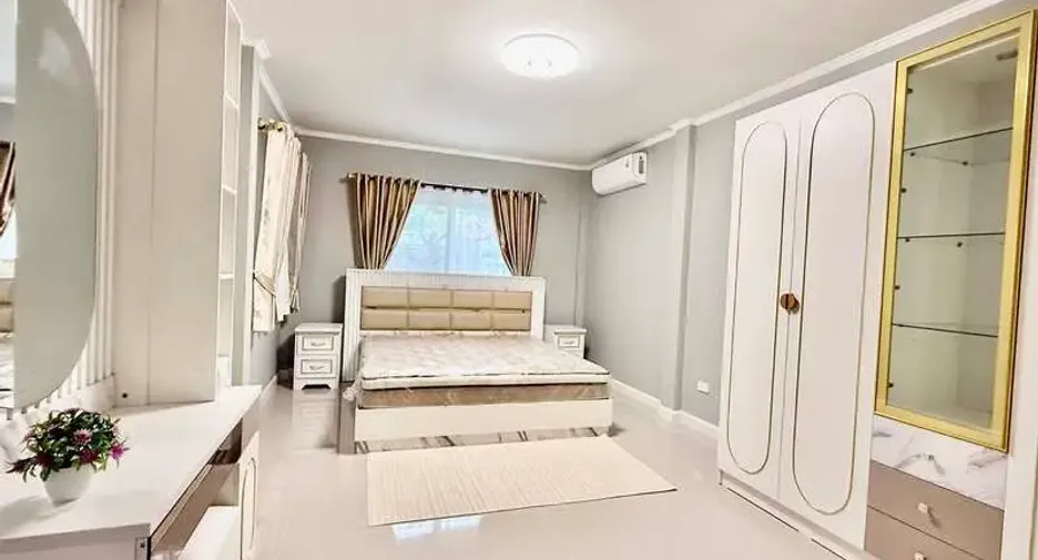 For sale 4 bedrooms villa in East Pattaya, Pattaya
