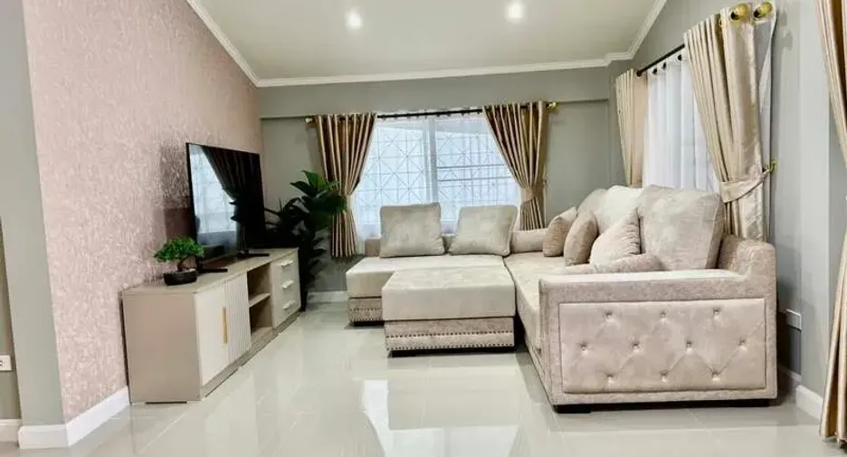 For sale 4 bedrooms villa in East Pattaya, Pattaya