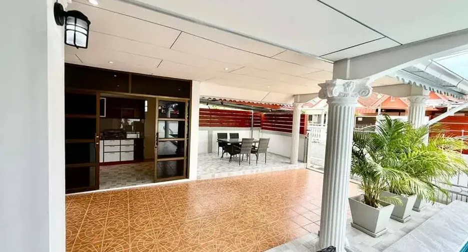 For sale 4 bedrooms villa in East Pattaya, Pattaya