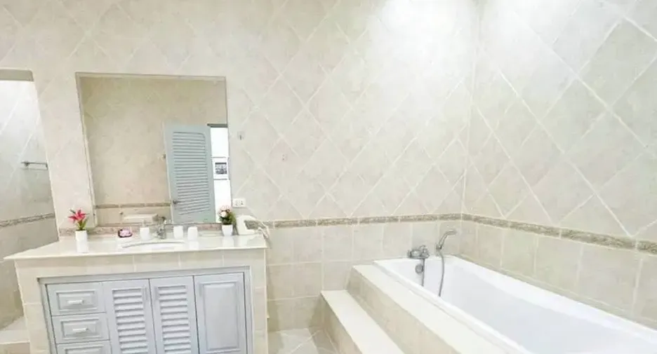 For sale 10 bedrooms villa in Pratumnak, Pattaya