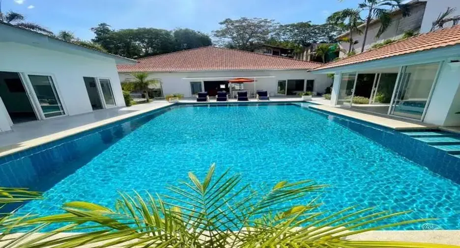 For sale 10 bedrooms villa in Pratumnak, Pattaya