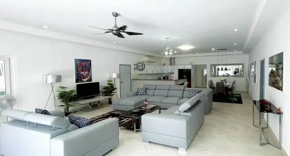 For sale 10 bedrooms villa in Pratumnak, Pattaya