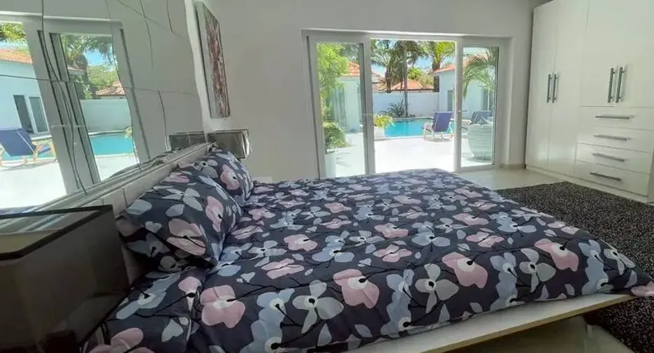 For sale 10 bedrooms villa in Pratumnak, Pattaya