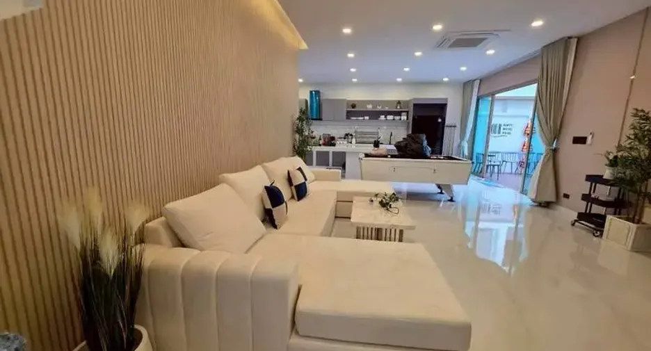 For sale 5 bedrooms villa in Jomtien, Pattaya