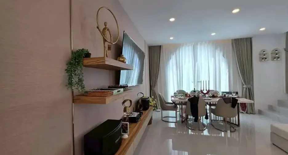 For sale 5 bedrooms villa in Jomtien, Pattaya