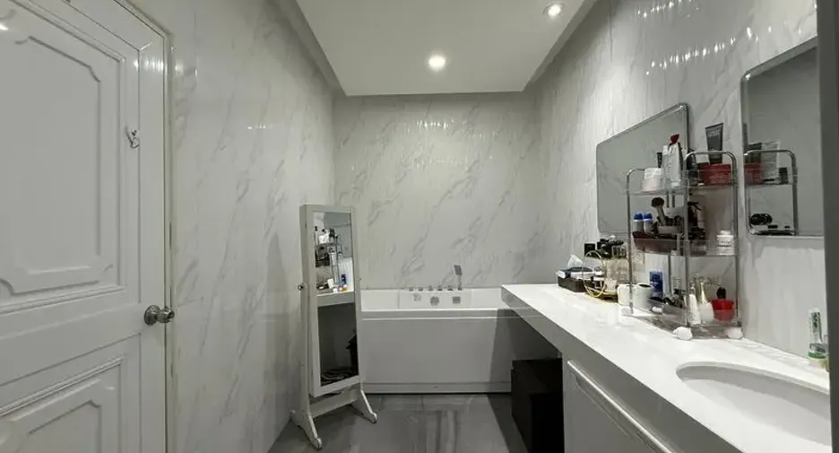 For sale 3 bedrooms villa in Jomtien, Pattaya