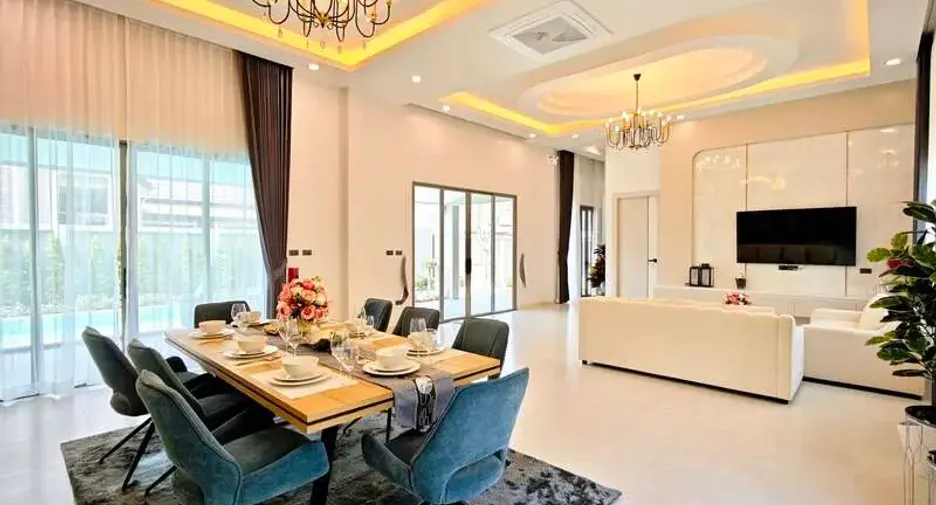 For sale 4 bedrooms villa in East Pattaya, Pattaya