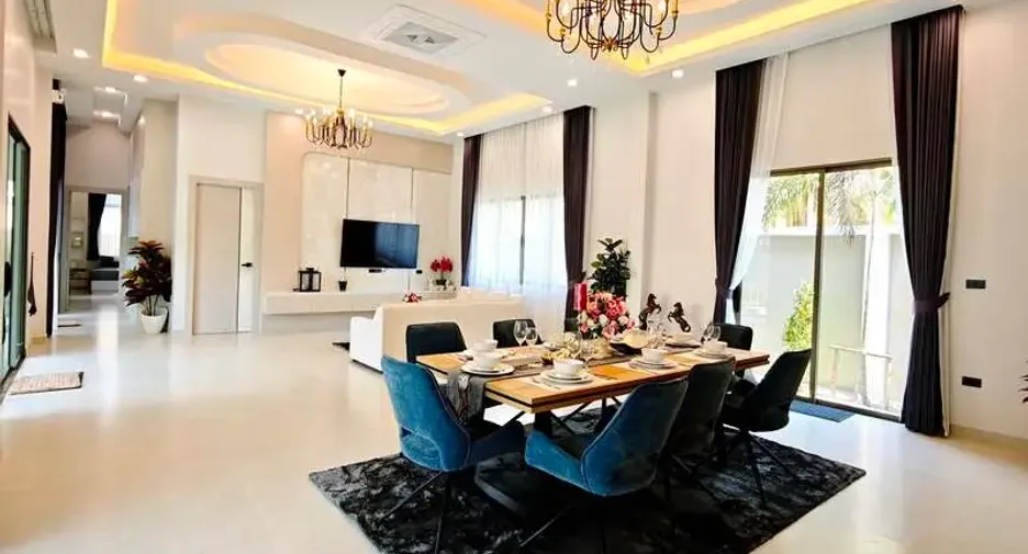 For sale 4 bedrooms villa in East Pattaya, Pattaya