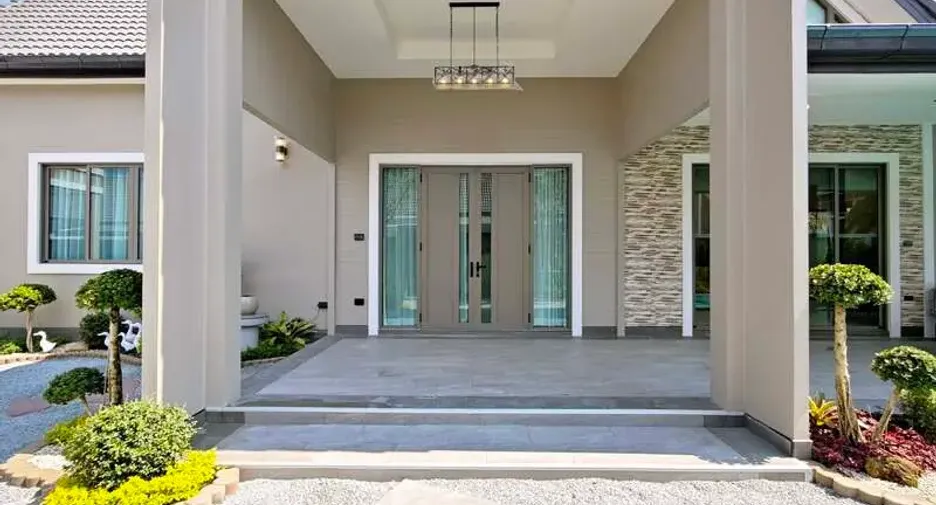 For sale 4 bedrooms villa in East Pattaya, Pattaya
