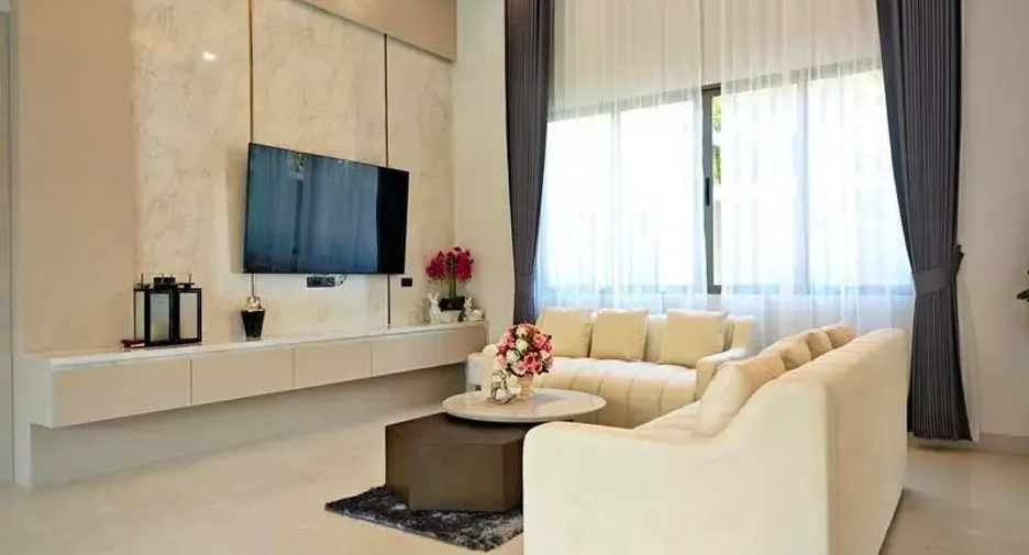 For sale 4 bedrooms villa in East Pattaya, Pattaya