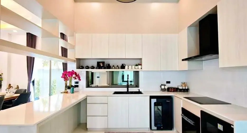 For sale 4 bedrooms villa in East Pattaya, Pattaya
