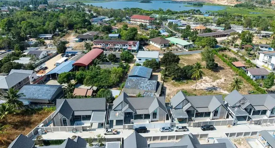 For sale 4 bedrooms villa in East Pattaya, Pattaya