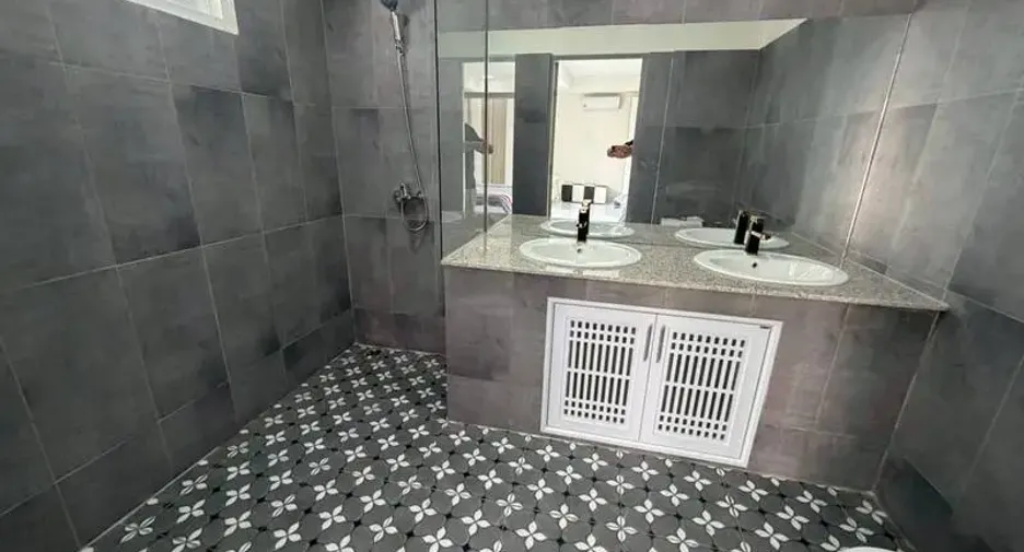 For sale 6 bedrooms villa in Bang Lamung, Chonburi