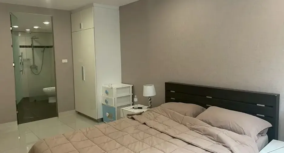 For rent 2 bedrooms condo in Pratumnak, Pattaya