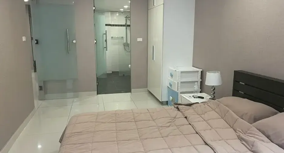 For rent 2 bedrooms condo in Pratumnak, Pattaya