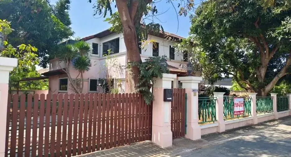 For rent 3 bedrooms villa in Bang Lamung, Chonburi