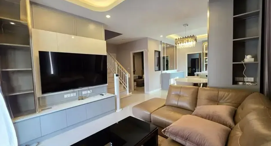 For sale 4 bedrooms villa in East Pattaya, Pattaya