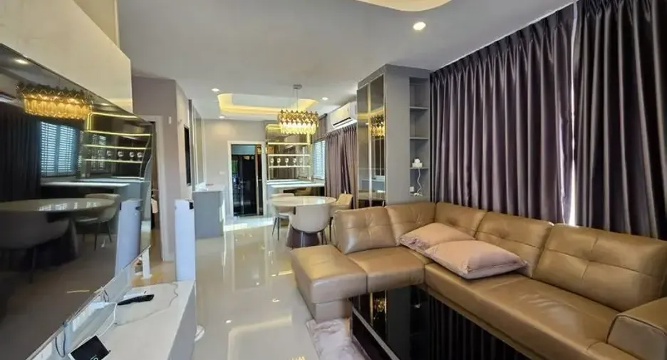 For sale 4 bedrooms villa in East Pattaya, Pattaya