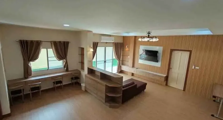 For sale 5 bedrooms villa in East Pattaya, Pattaya