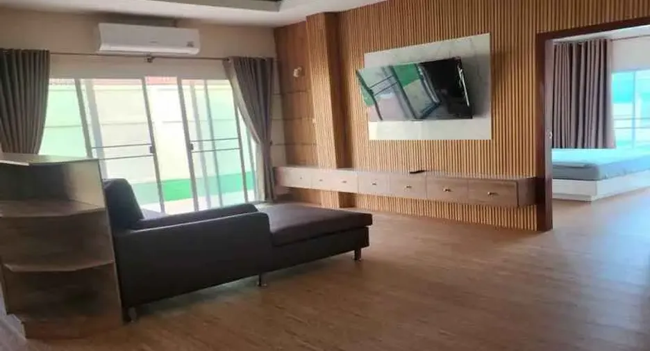 For sale 5 bedrooms villa in East Pattaya, Pattaya