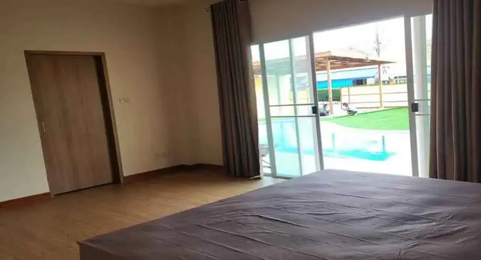For sale 5 bedrooms villa in East Pattaya, Pattaya
