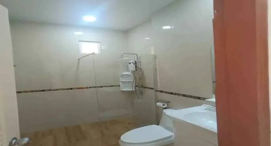 For sale 5 bedrooms villa in East Pattaya, Pattaya