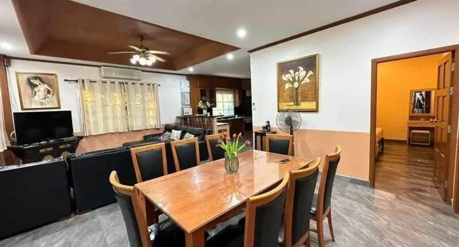 For sale 5 bedrooms villa in Pratumnak, Pattaya