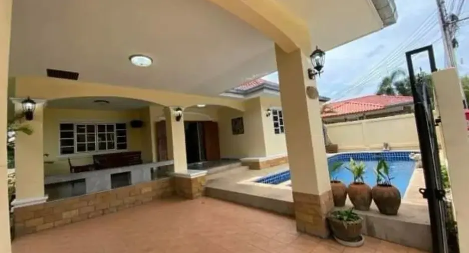 For sale 5 bedrooms villa in Pratumnak, Pattaya