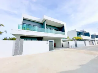 À louer 5 chambres maison à Bang Lamung, Chonburi