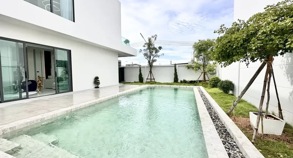 For sale 5 bedrooms villa in East Pattaya, Pattaya