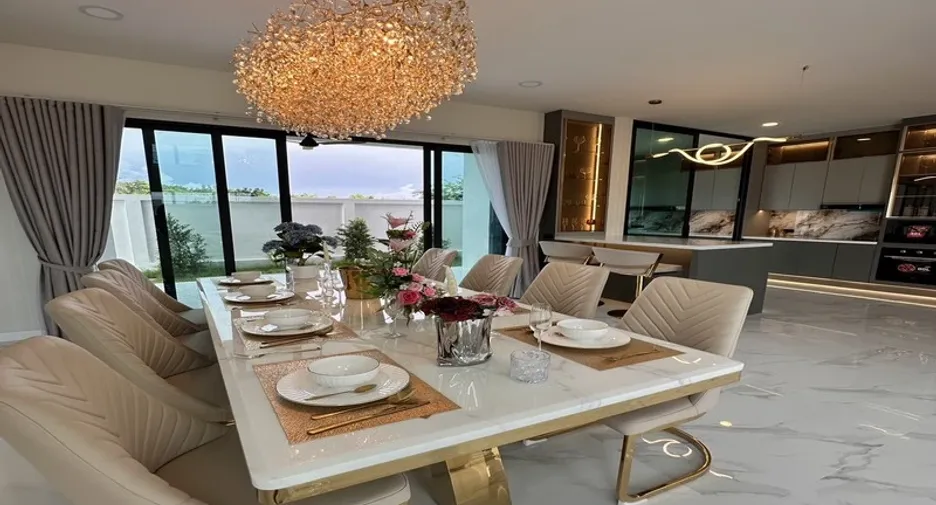 For sale 5 bedrooms villa in East Pattaya, Pattaya