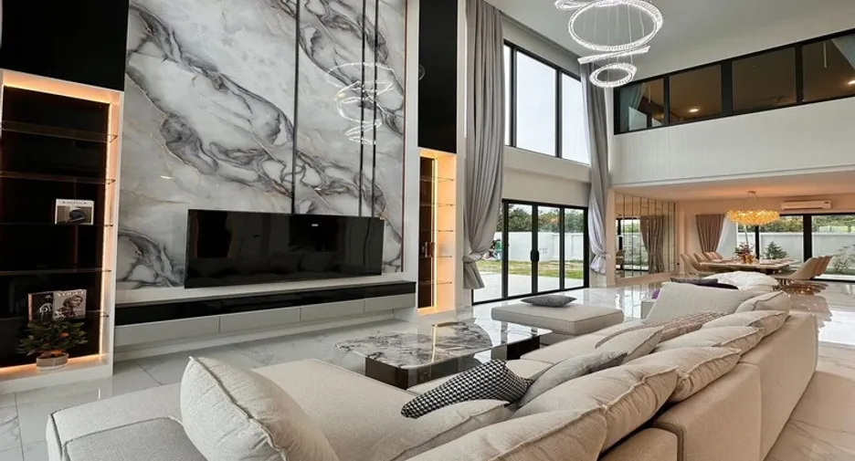 For sale 5 bedrooms villa in East Pattaya, Pattaya
