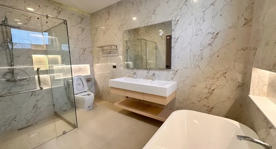 For sale 5 bedrooms villa in East Pattaya, Pattaya