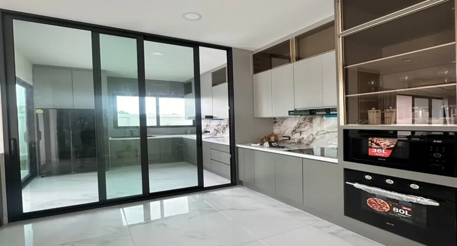 For sale 5 bedrooms villa in East Pattaya, Pattaya