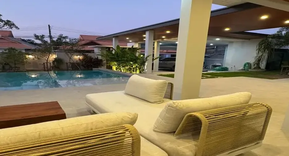 For sale 4 bedrooms villa in Jomtien, Pattaya