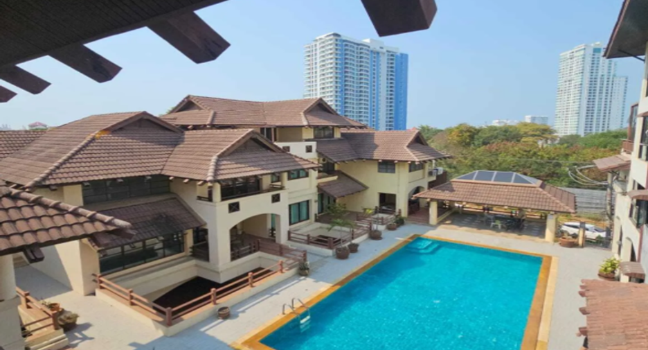 For sale 6 bedrooms villa in Pratumnak, Pattaya