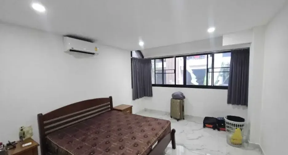 For sale 6 bedrooms villa in Pratumnak, Pattaya