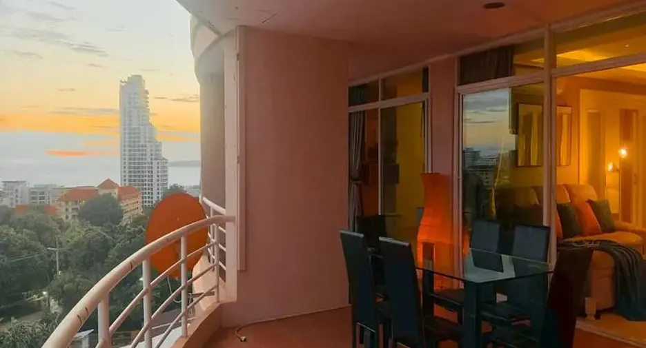 For rent and for sale 3 bedrooms condo in Pratumnak, Pattaya