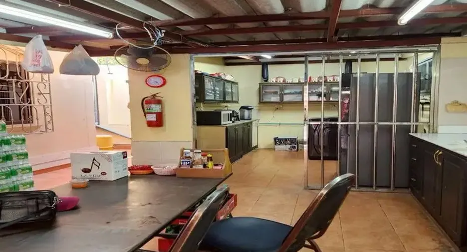 For sale 4 bedrooms house in East Pattaya, Pattaya